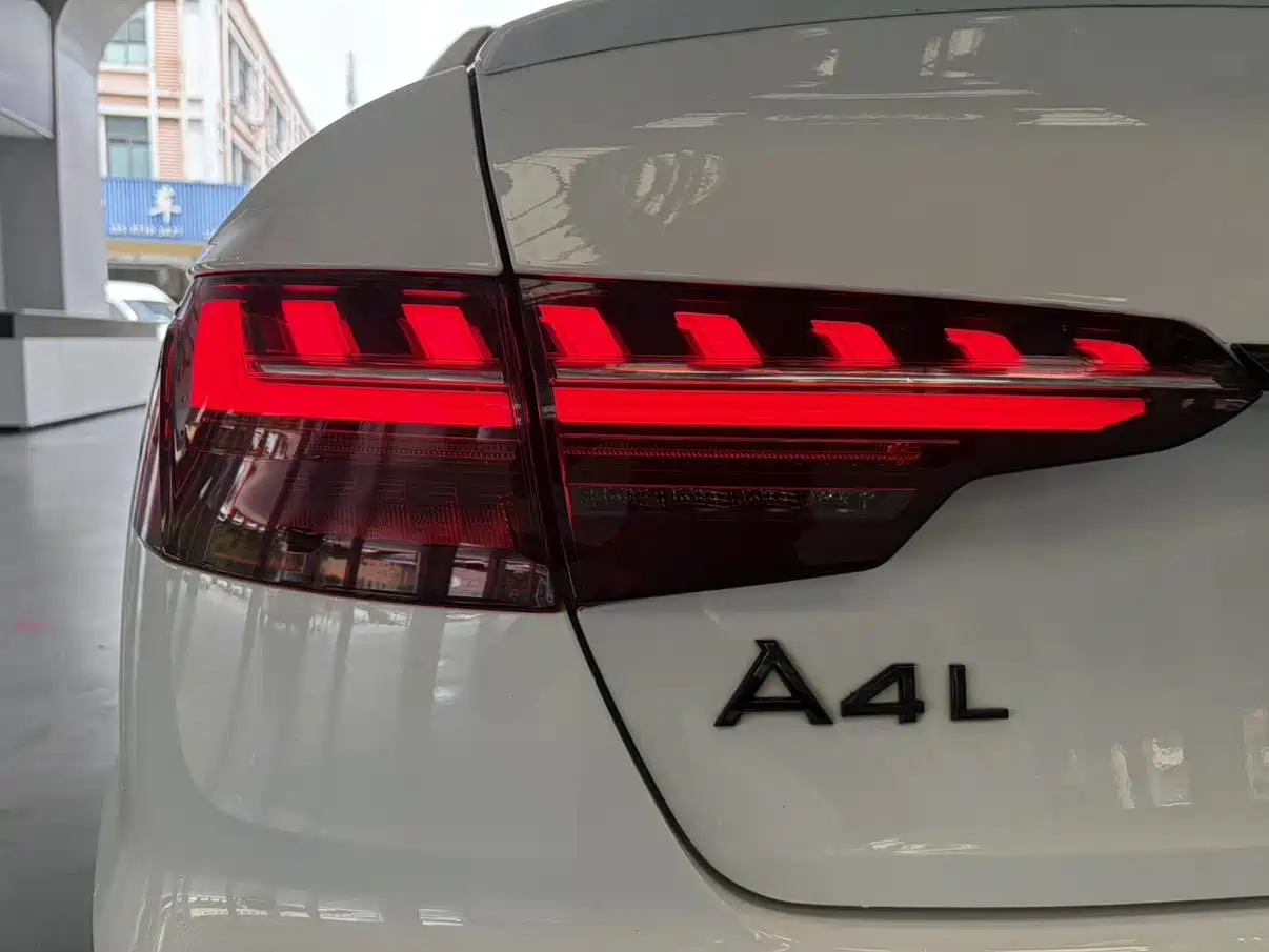 Фото 13 - Audi A4L