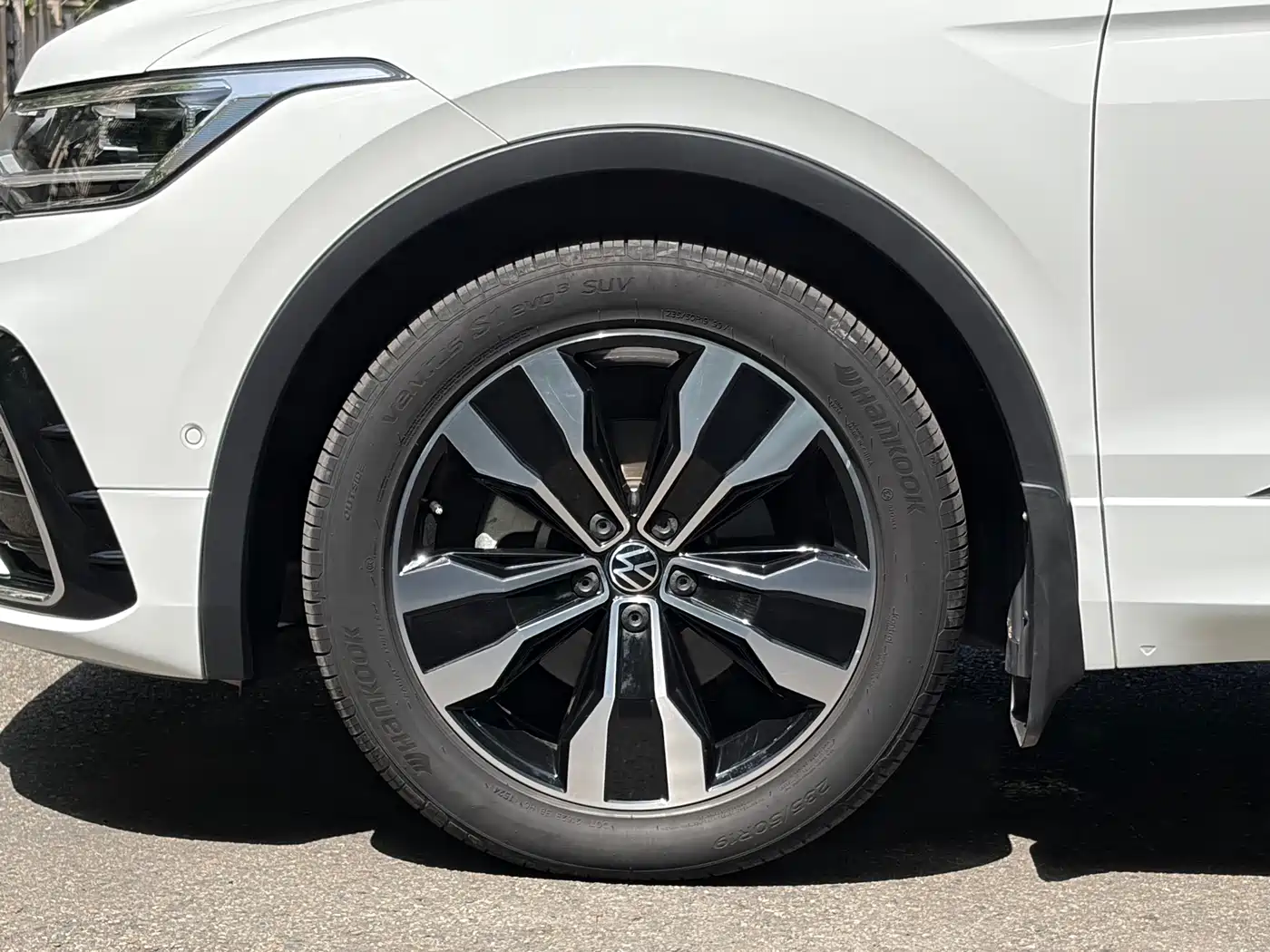 Volkswagen Tiguan L 2024 Outstanding 330TSI Auto 2WD R-Line Dragon Glory Edition фото 3