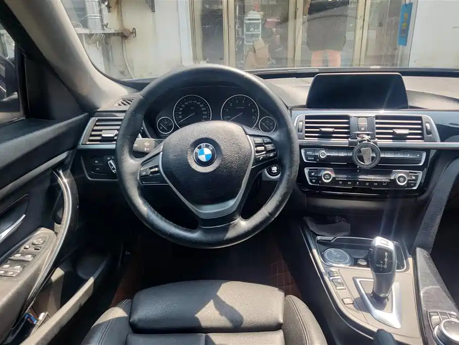 BMW 3 Series GT 2019 320i Fashion Model фото 15