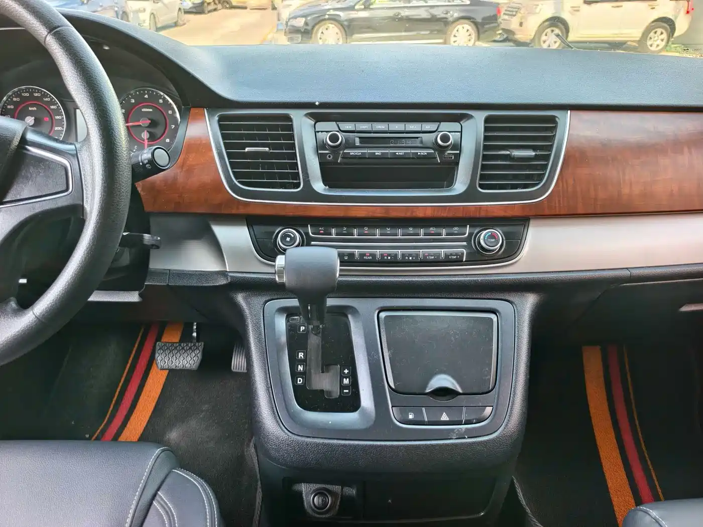 SAIC Maxus Maxus G10 2016 2.0T Automatic Executive Edition фото 16