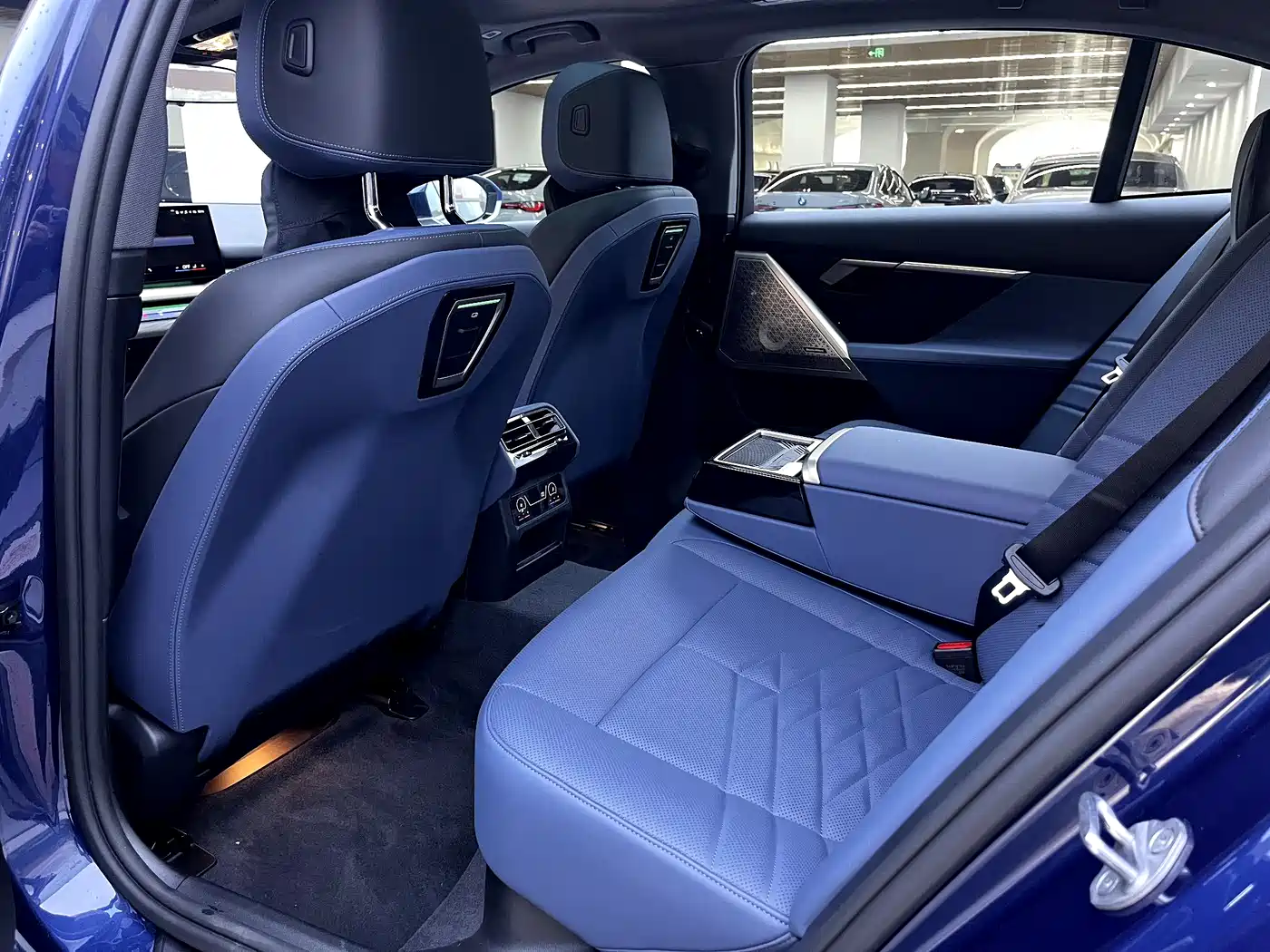 BMW 5 Series 2024 530Li Premium Luxury Package фото 12