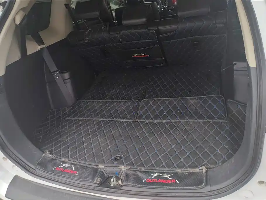 Mitsubishi Outlander 2018 2.0L 2WD Jiale Edition 7-seater фото 4