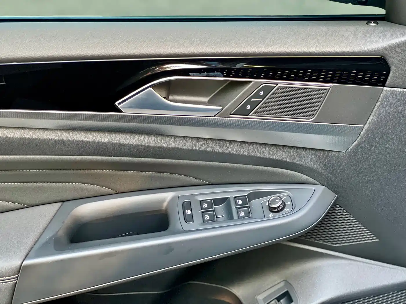 Volkswagen Passat 2023 Facelift 330TSI Starlight Elite Edition фото 22