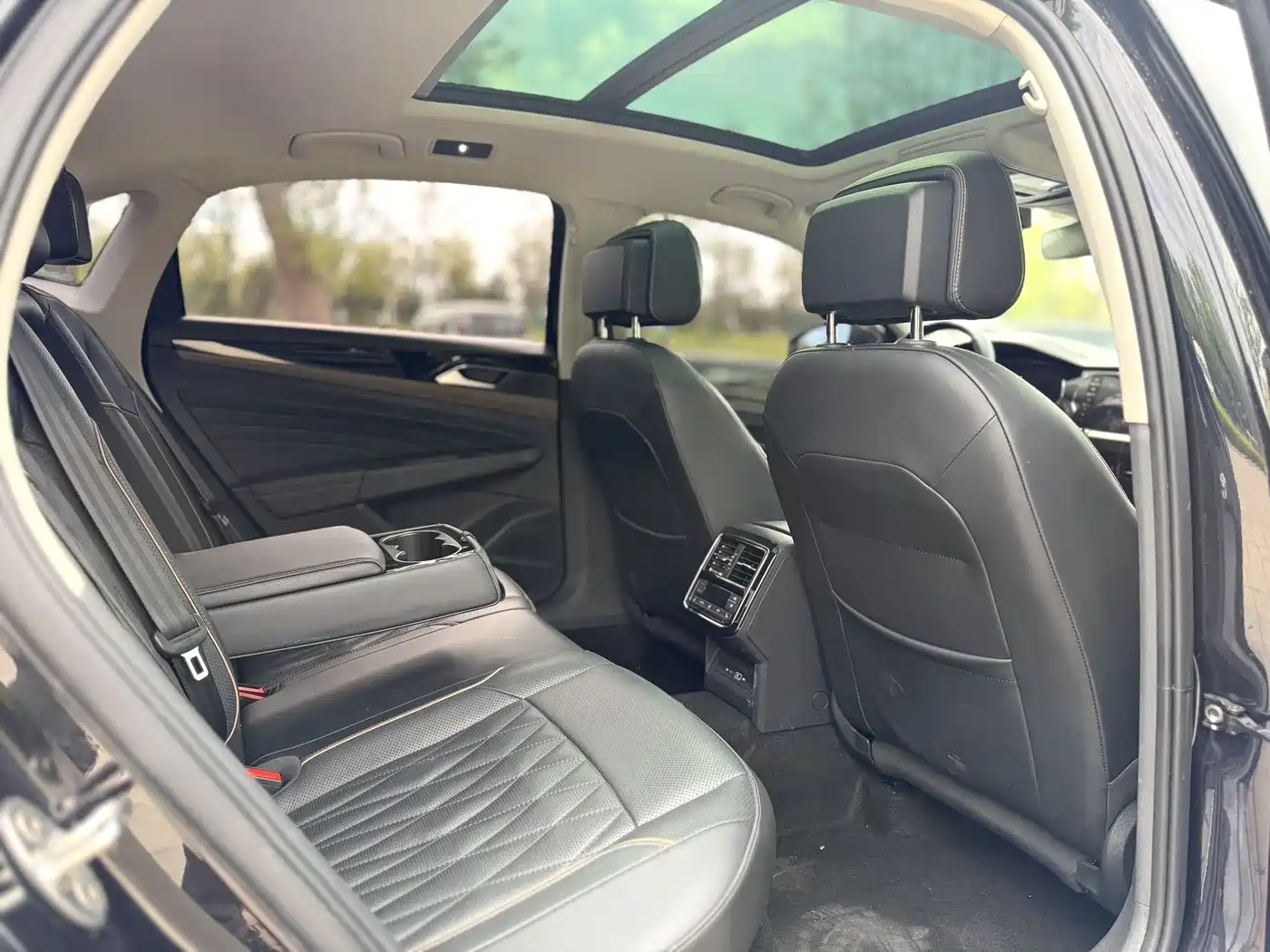 Volkswagen Passat 2021 380TSI Premium Edition фото 7