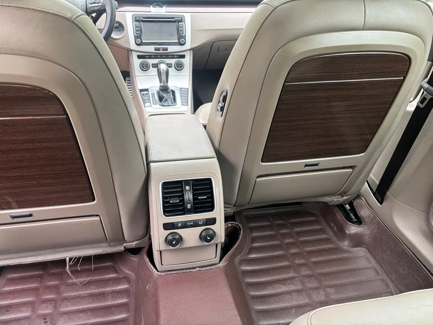 Volkswagen Magotan 2015 Facelift 1.8TSI Premium фото 14
