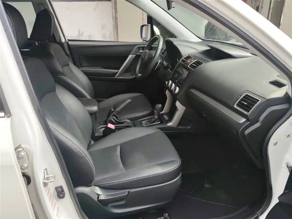 Subaru Forester 2015 2.0i Special Commemorative Edition фото 20