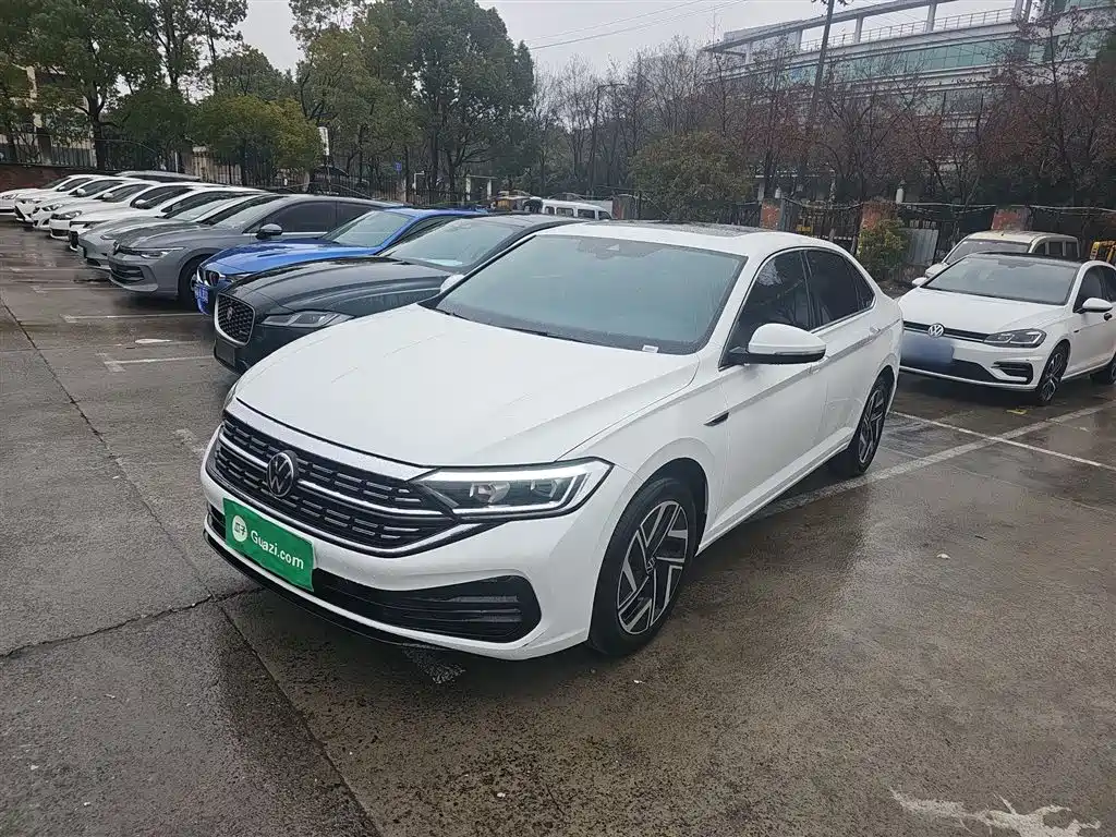 Volkswagen Sagitar 2025 300TSI DSG Surpass Edition