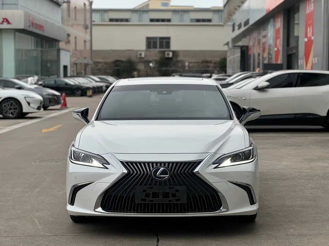 Lexus ES 2018 300h Excellence Edition China V фото 2