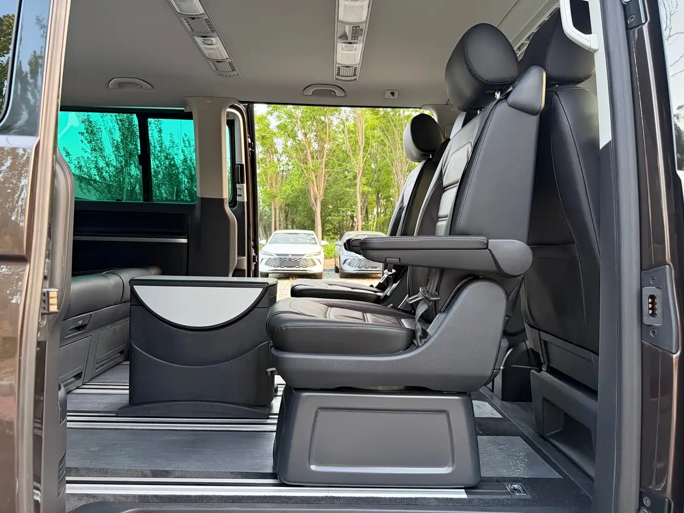 Volkswagen Multivan 2016 2.0TSI 4WD Prestige 7-Seater фото 18