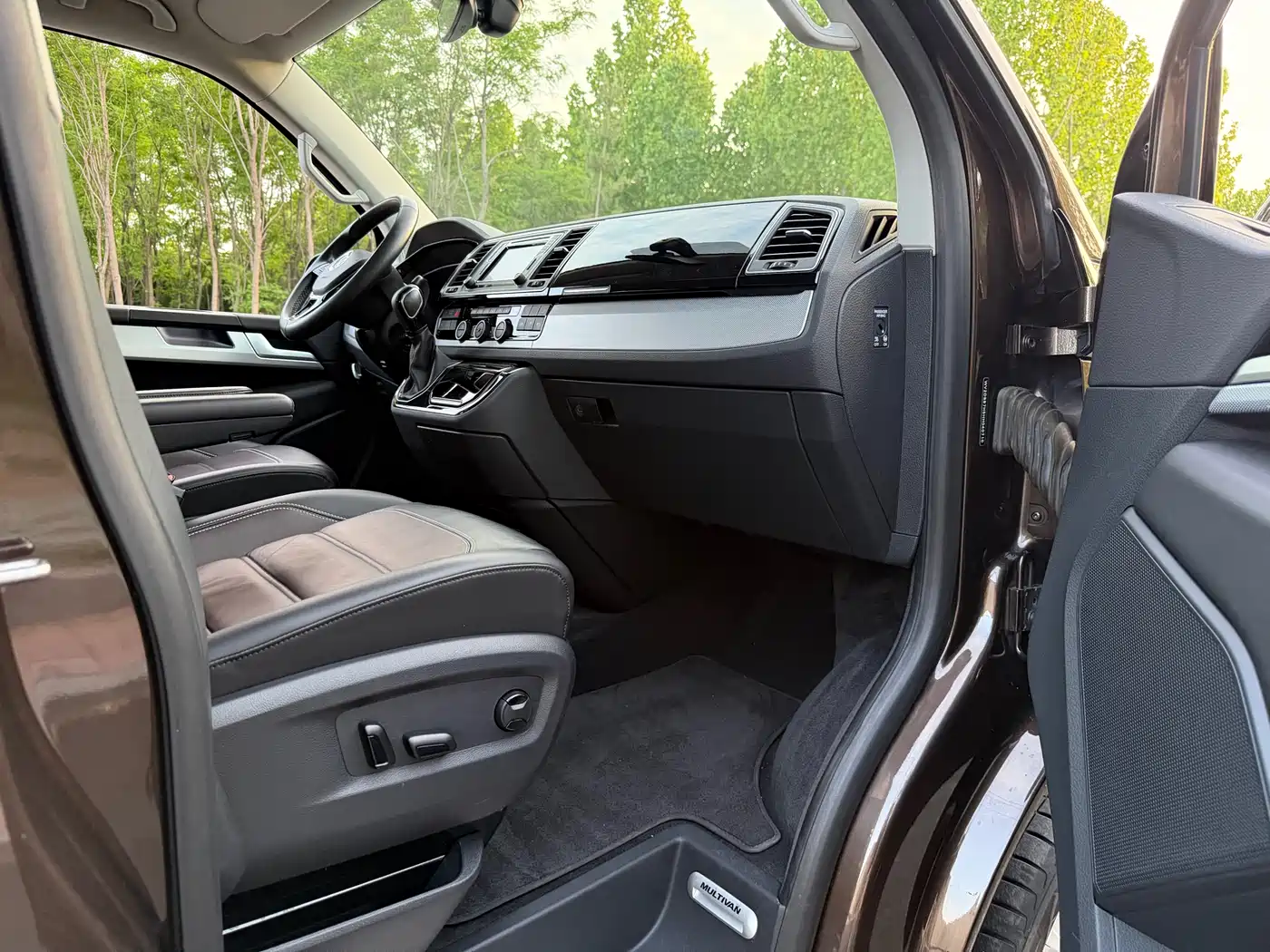 Volkswagen Multivan 2016 2.0TSI 4WD Prestige 7-Seater фото 9