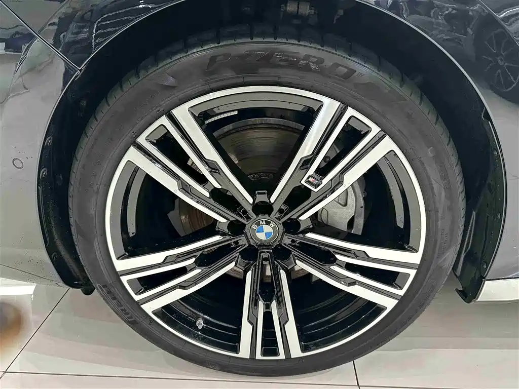 BMW 7 Series 2023 Model 740Li Leading M Sport Package фото 6