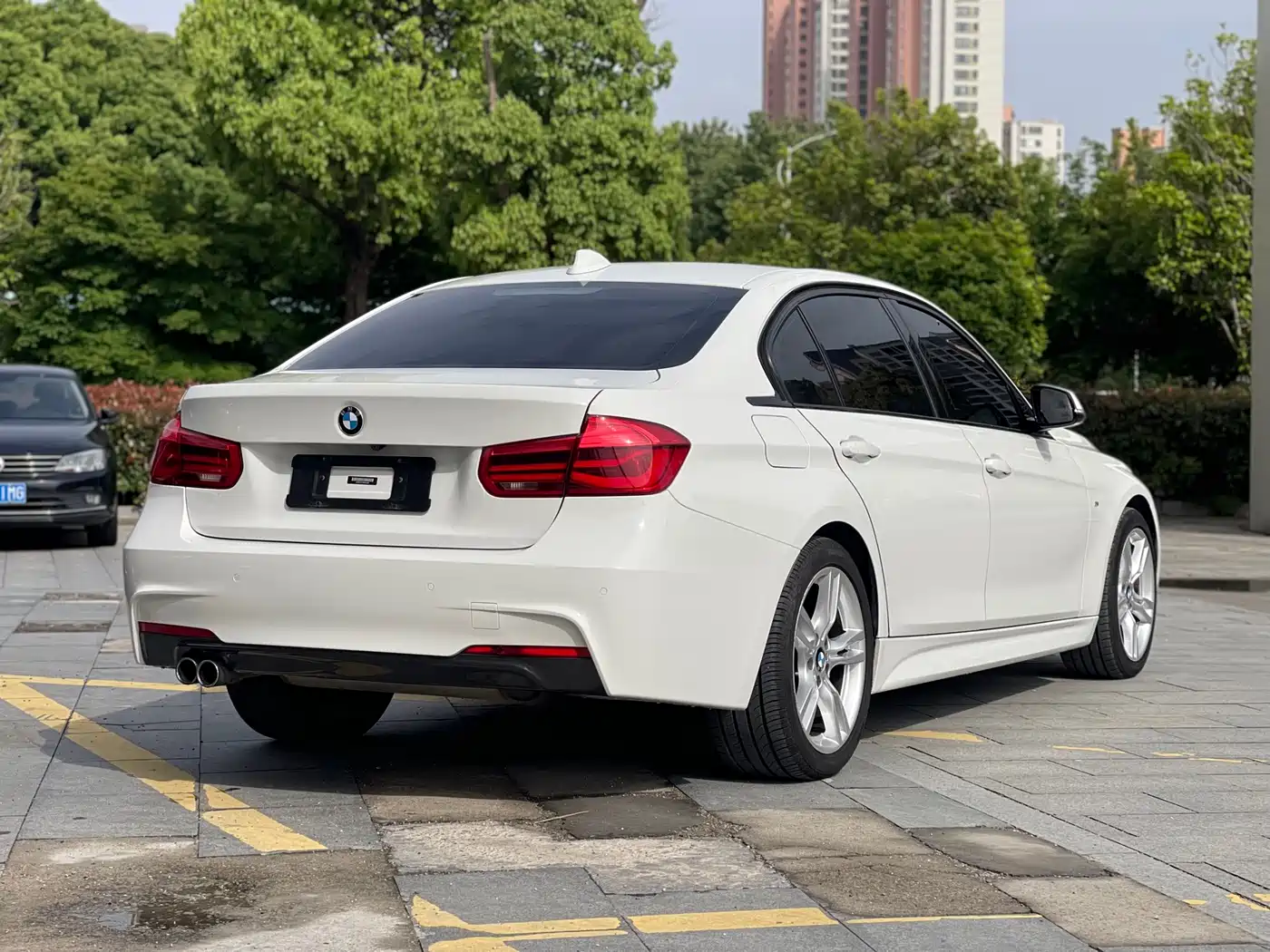 BMW 3 Series 2017 320Li M Sport фото 10