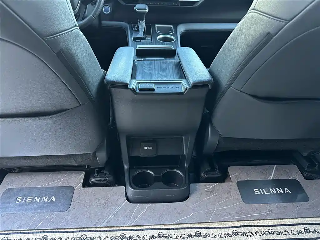 Toyota Sienna 2023 2.5L Hybrid Ultimate Edition фото 15