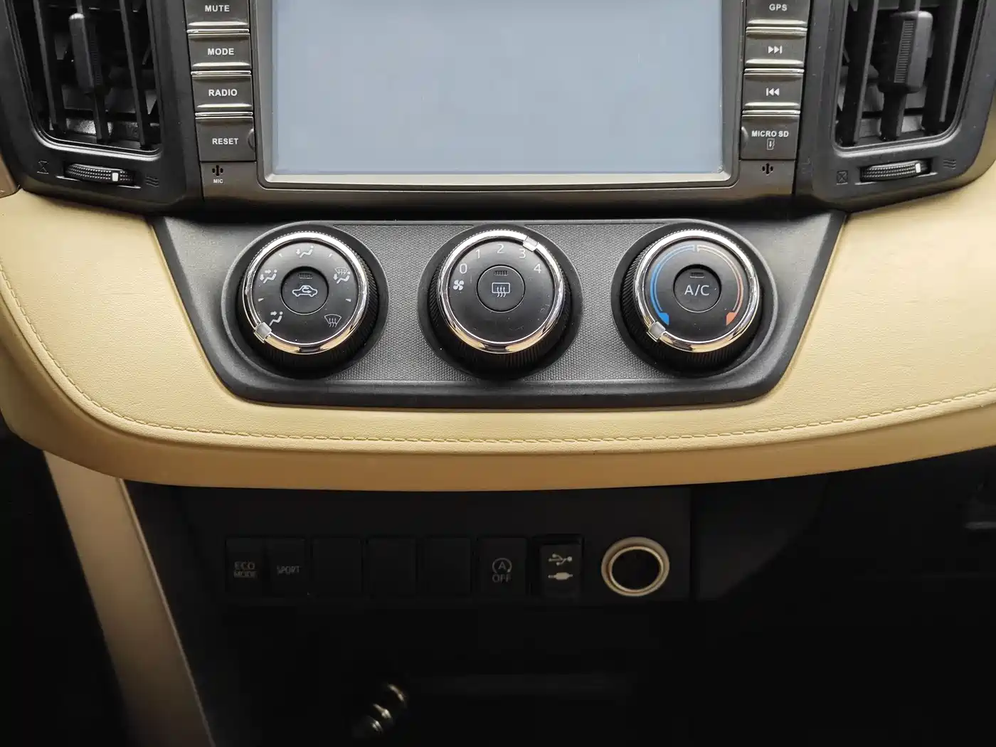 Toyota RAV4 Rongfang 2016 2.0L CVT 2WD Urban (China V) фото 16