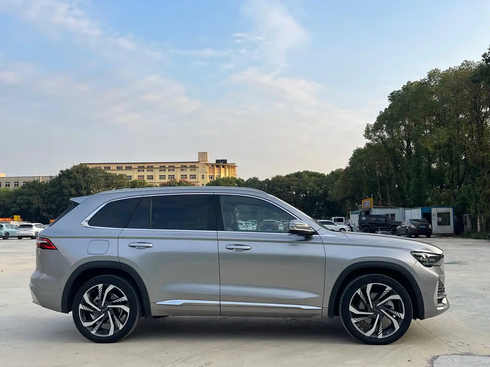 Photo 7 - Geely Monjaro