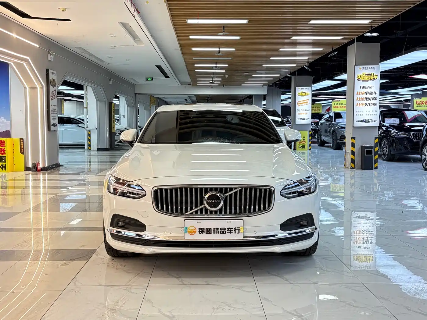 Photo 8 - Volvo S90