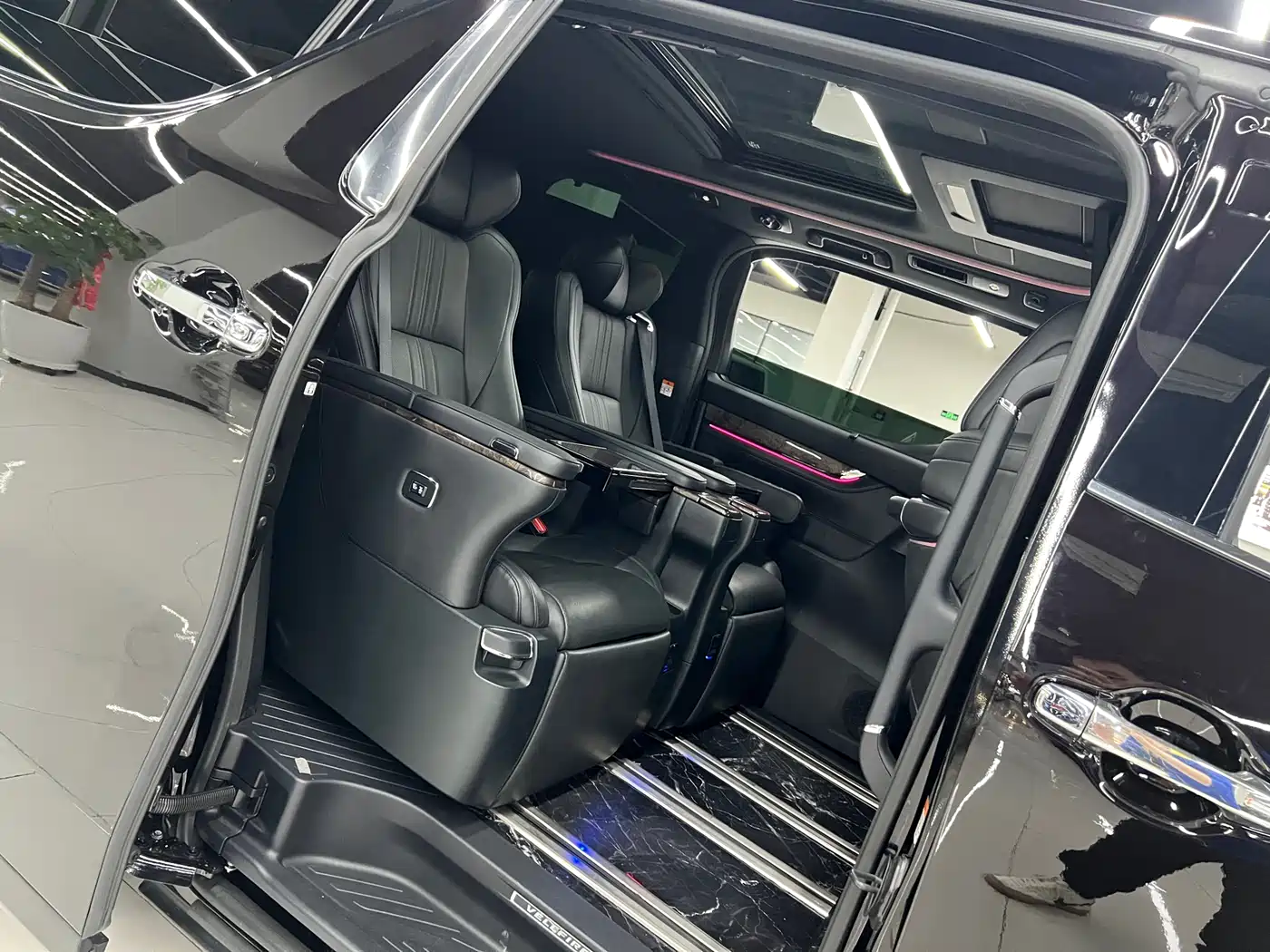 Toyota Vellfire 2021 Crown Hybrid 2.5L HV Premium Edition фото 13