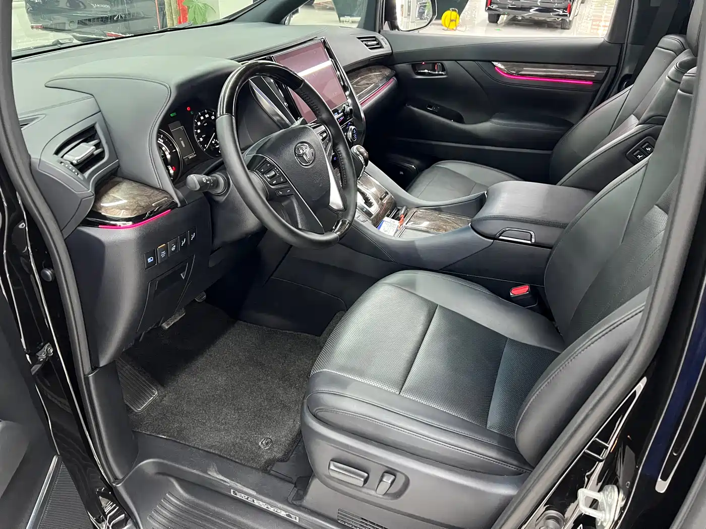 Toyota Vellfire 2021 Crown Hybrid 2.5L HV Premium Edition фото 20