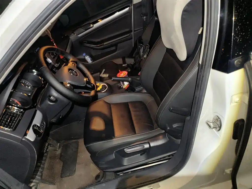Volkswagen Sagitar 2018 280TSI DSG Spark Edition фото 16