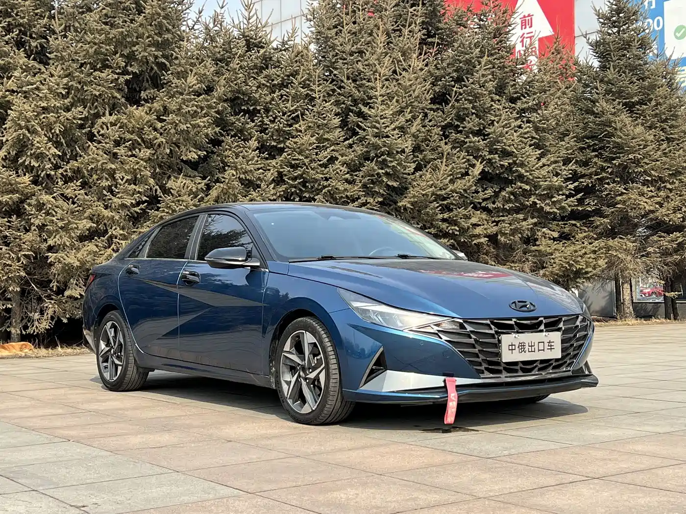 Hyundai Elantra 2022 1.5L CVT LUX Premium Edition фото 3