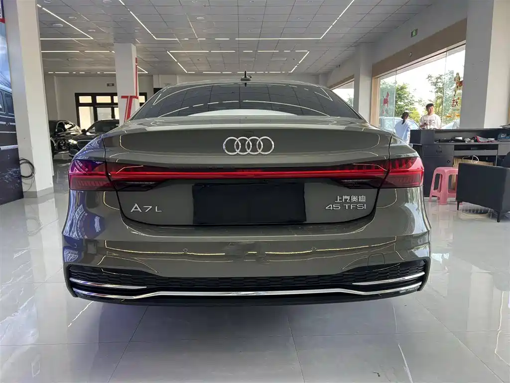 Audi A7L 2025 Model Year 45 TFSI Luxury фото 4