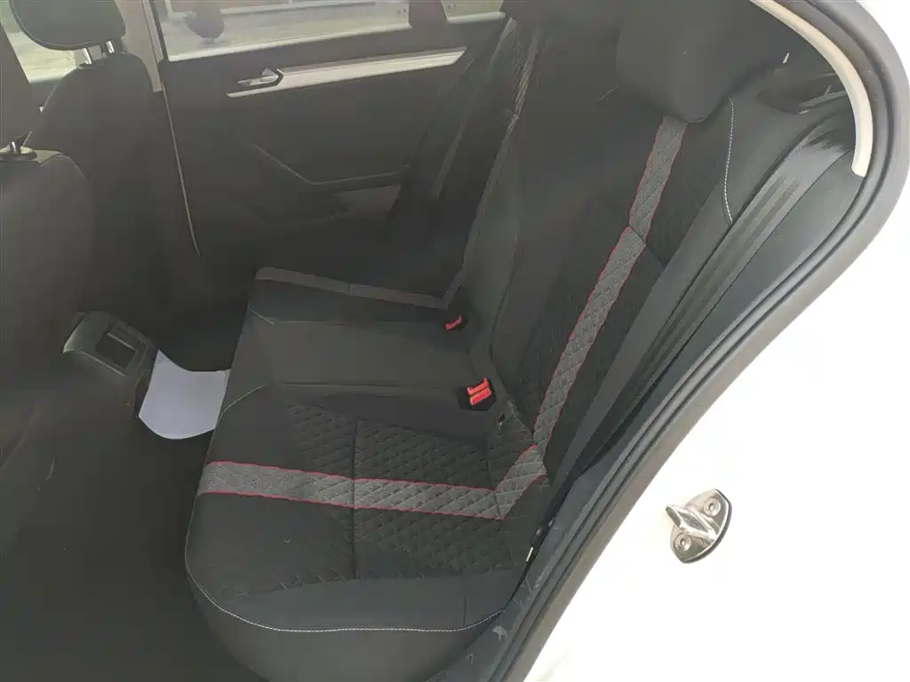 VOLKSWAGEN LINGDU