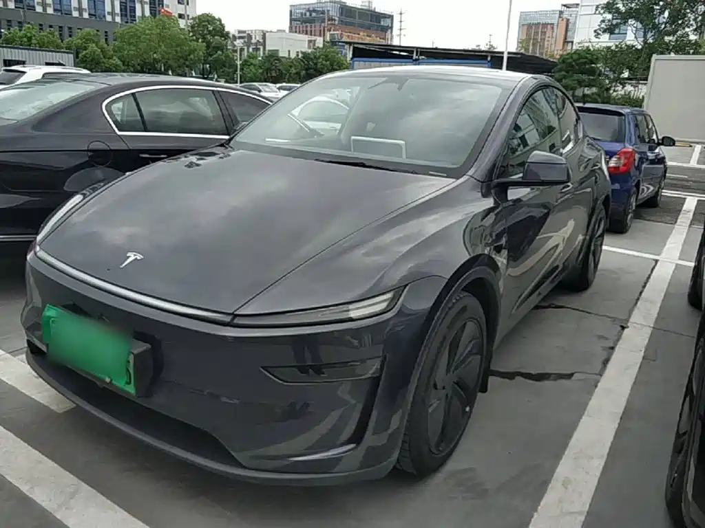 Tesla Model Y 2025