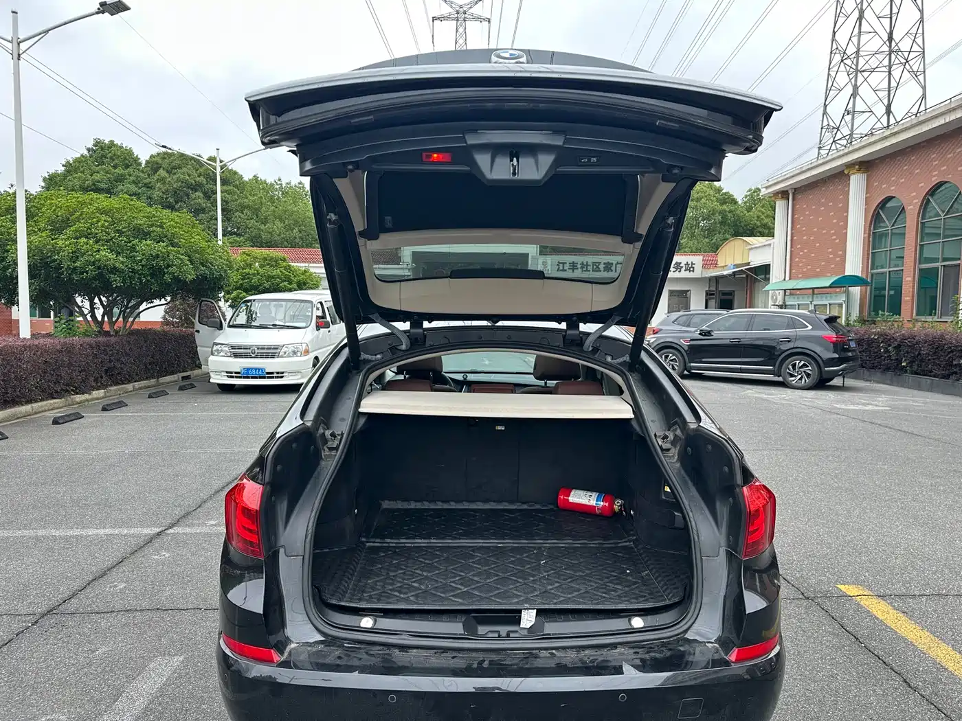 BMW 5 Series GT 2015 528i Leading фото 9