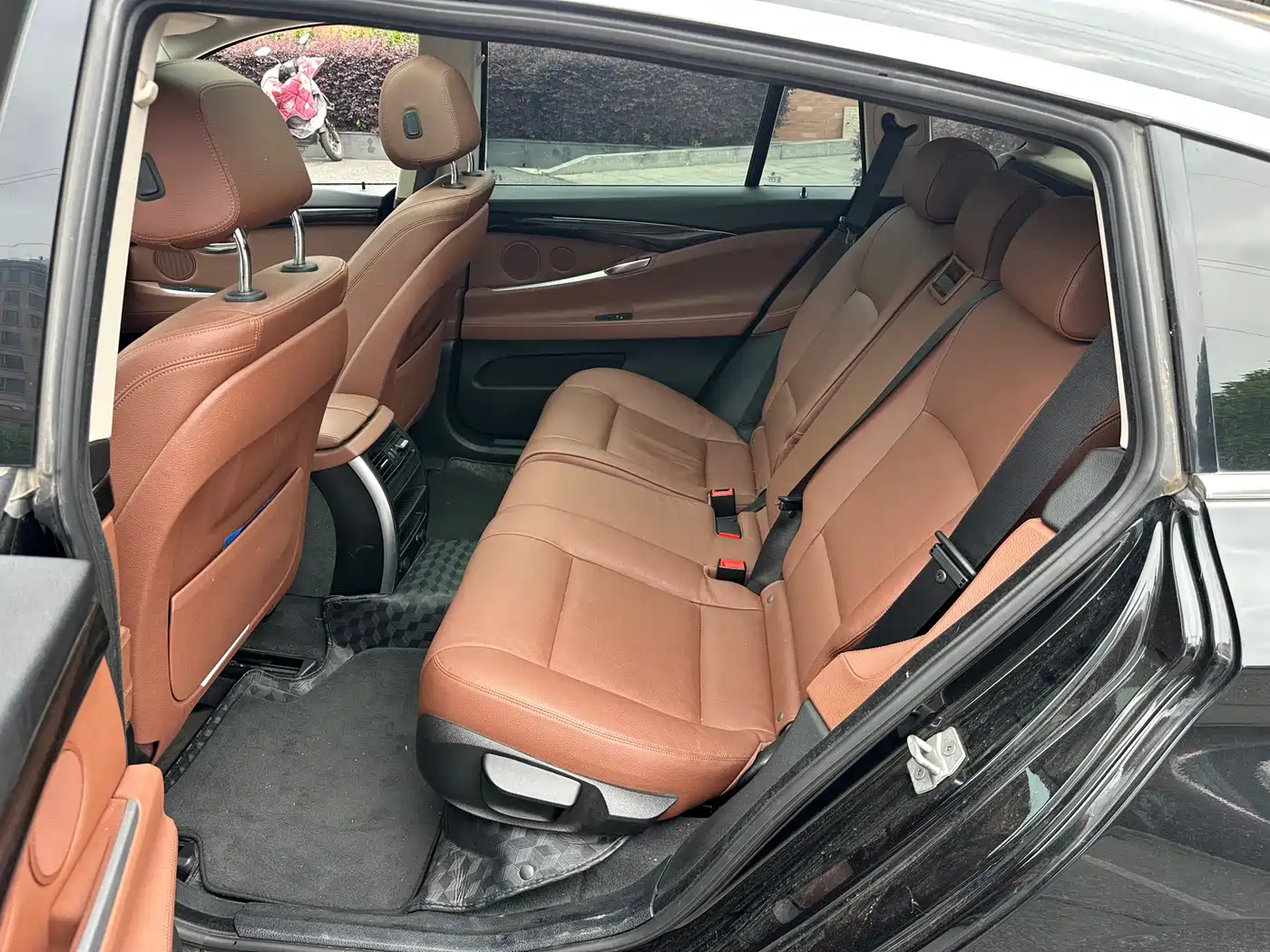 BMW 5 Series GT 2015 528i Leading фото 18
