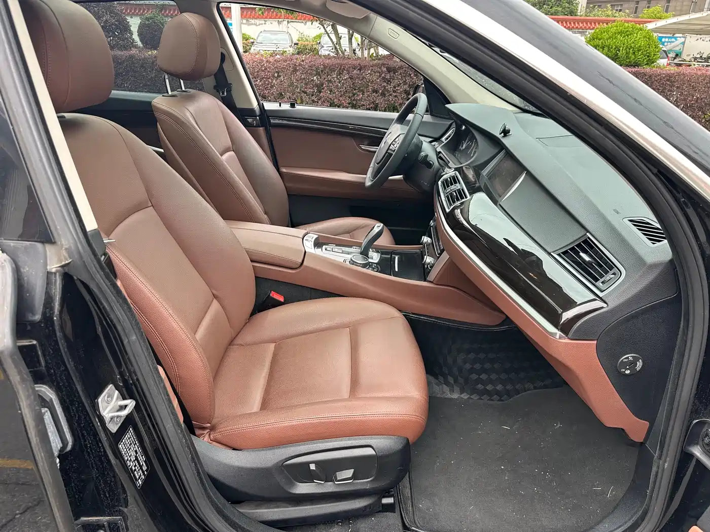 BMW 5 Series GT 2015 528i Leading фото 32