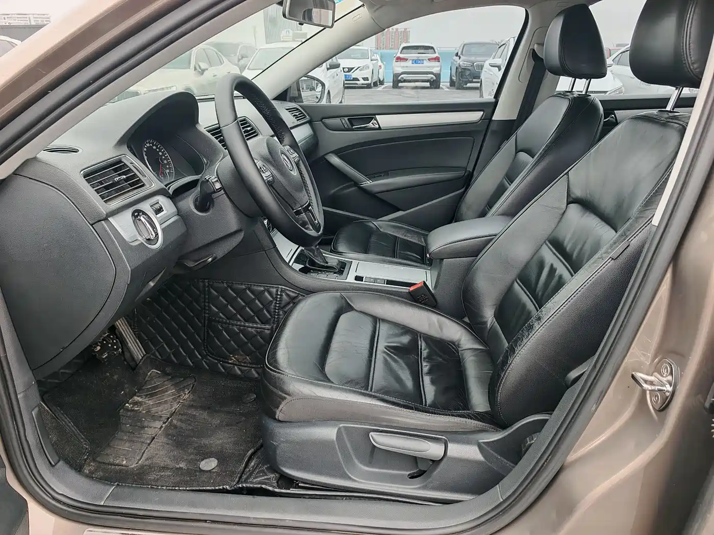 Volkswagen Passat 2014 1.8TSI DSG Luxury Edition фото 8