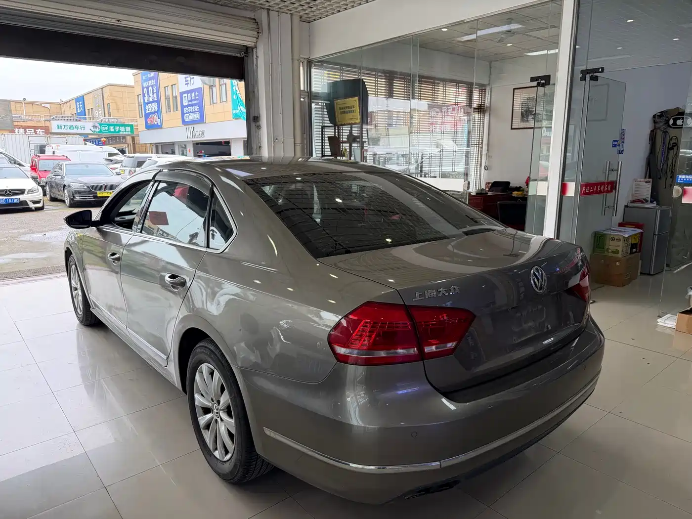 Volkswagen Passat 2014 1.8TSI DSG Luxury Edition фото 6