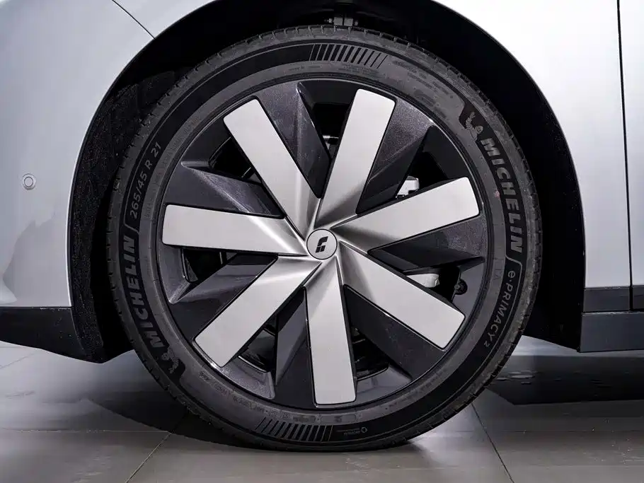 Li Auto i6 2025 2025 4WD Base Model