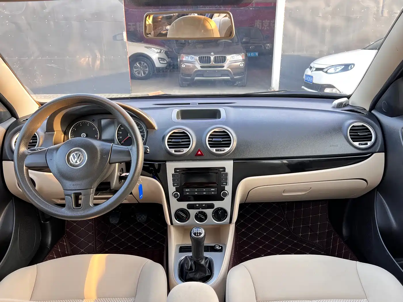 Volkswagen Lavida 2013 Classic 1.6L Manual Style Edition фото 13