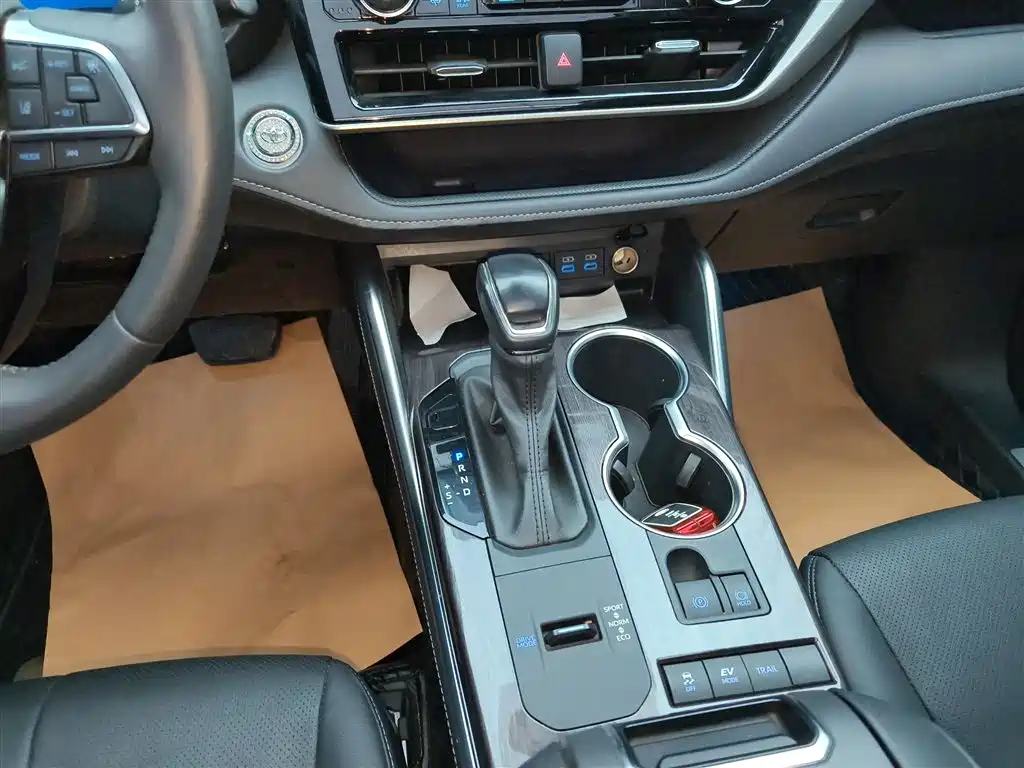 TOYOTA HIGHLANDER
