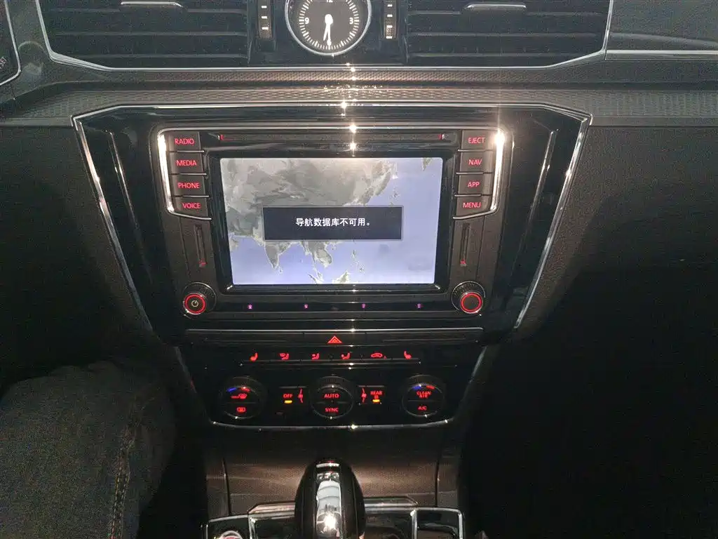 Volkswagen Passat 2017 330TSI DSG Luxury фото 13