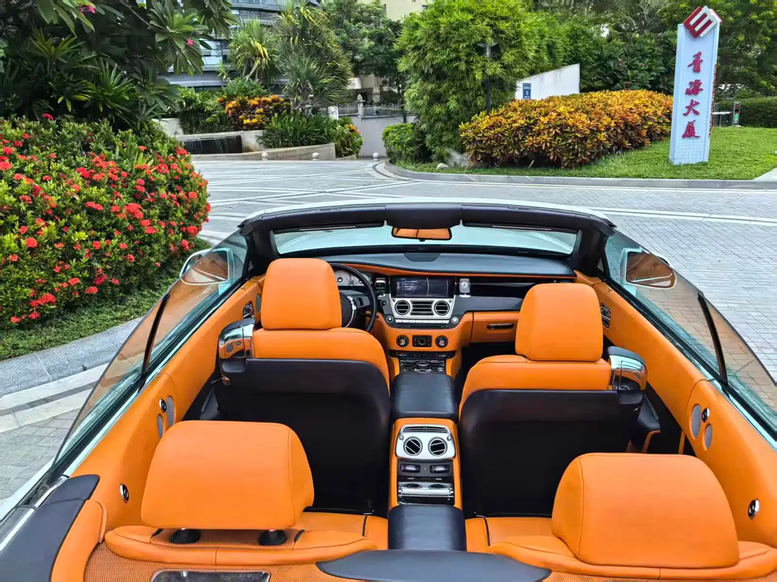 صورة 15 - Rolls-Royce Dawn