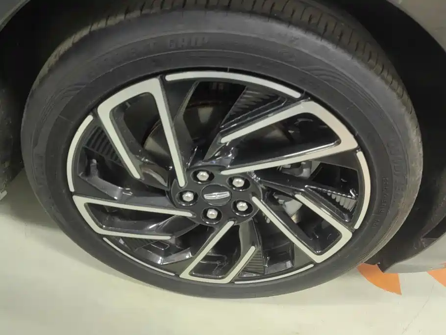 Фото 6 - Lincoln Z