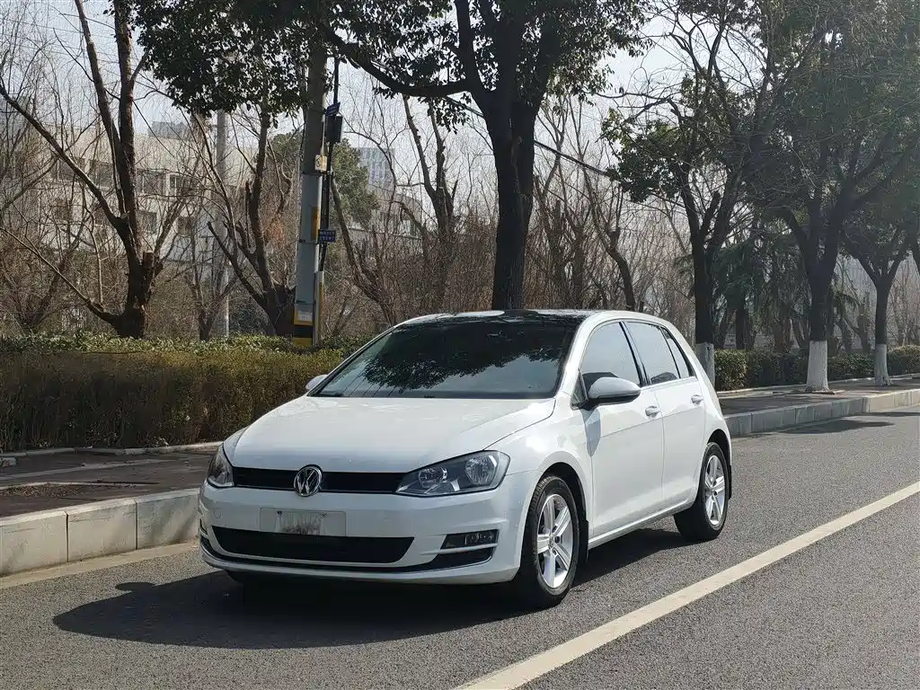 Volkswagen Golf 2016 230TSI Automatic Comfort фото 2