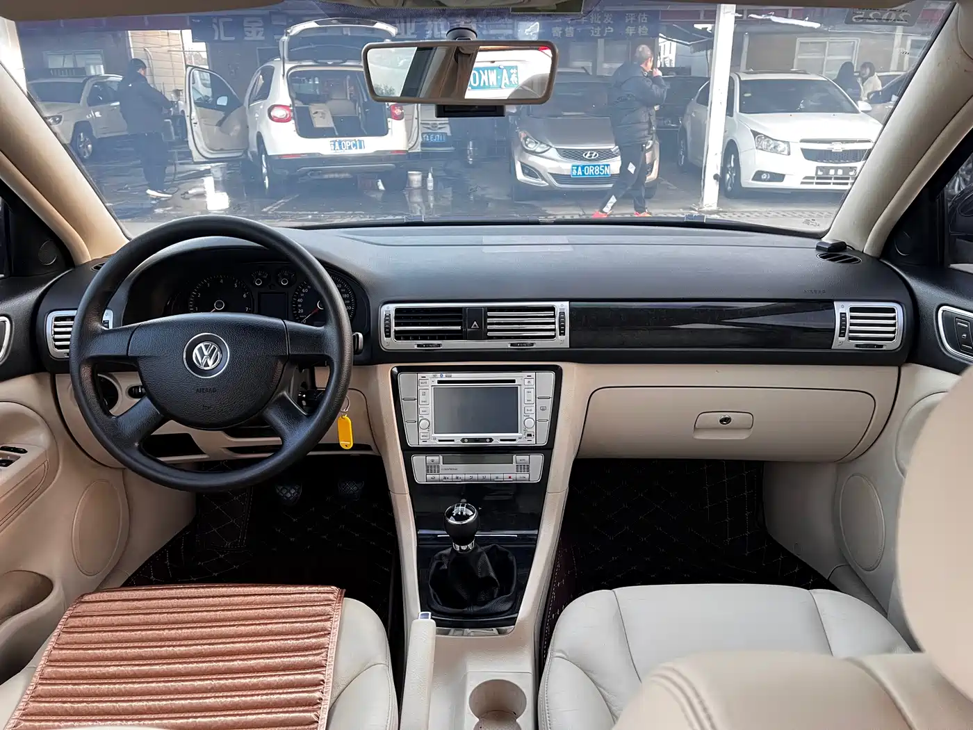 Volkswagen Passat Lingyu 2009 2.0L MFI Manual Premium фото 14