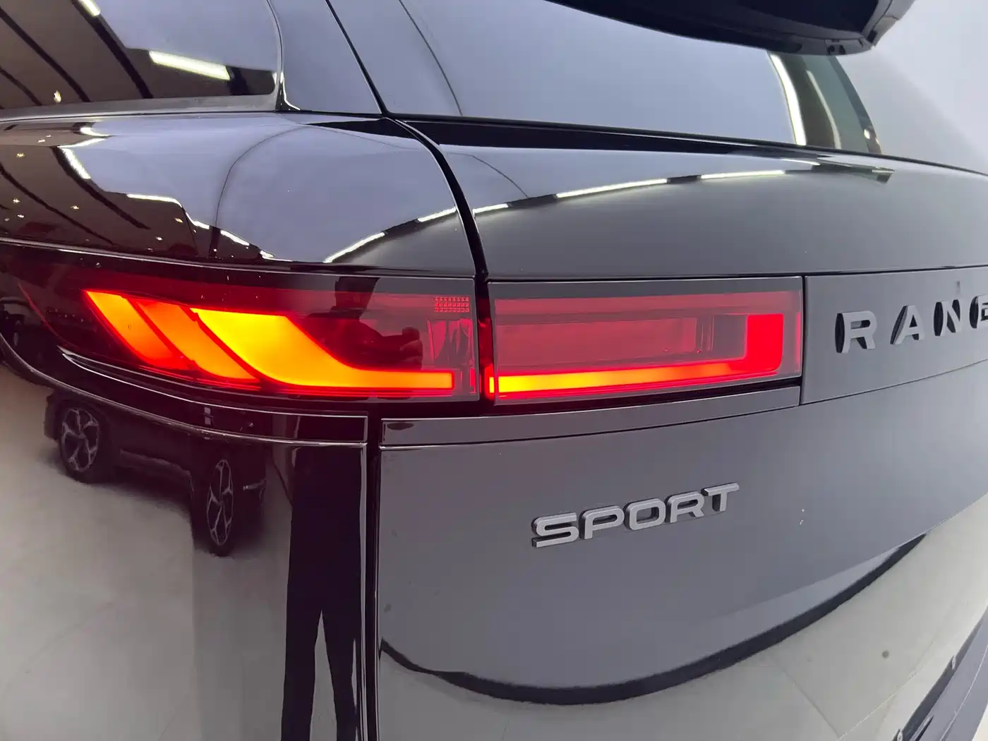 Land Rover Range Rover Sport 2024 400PS Dynamic SE фото 8