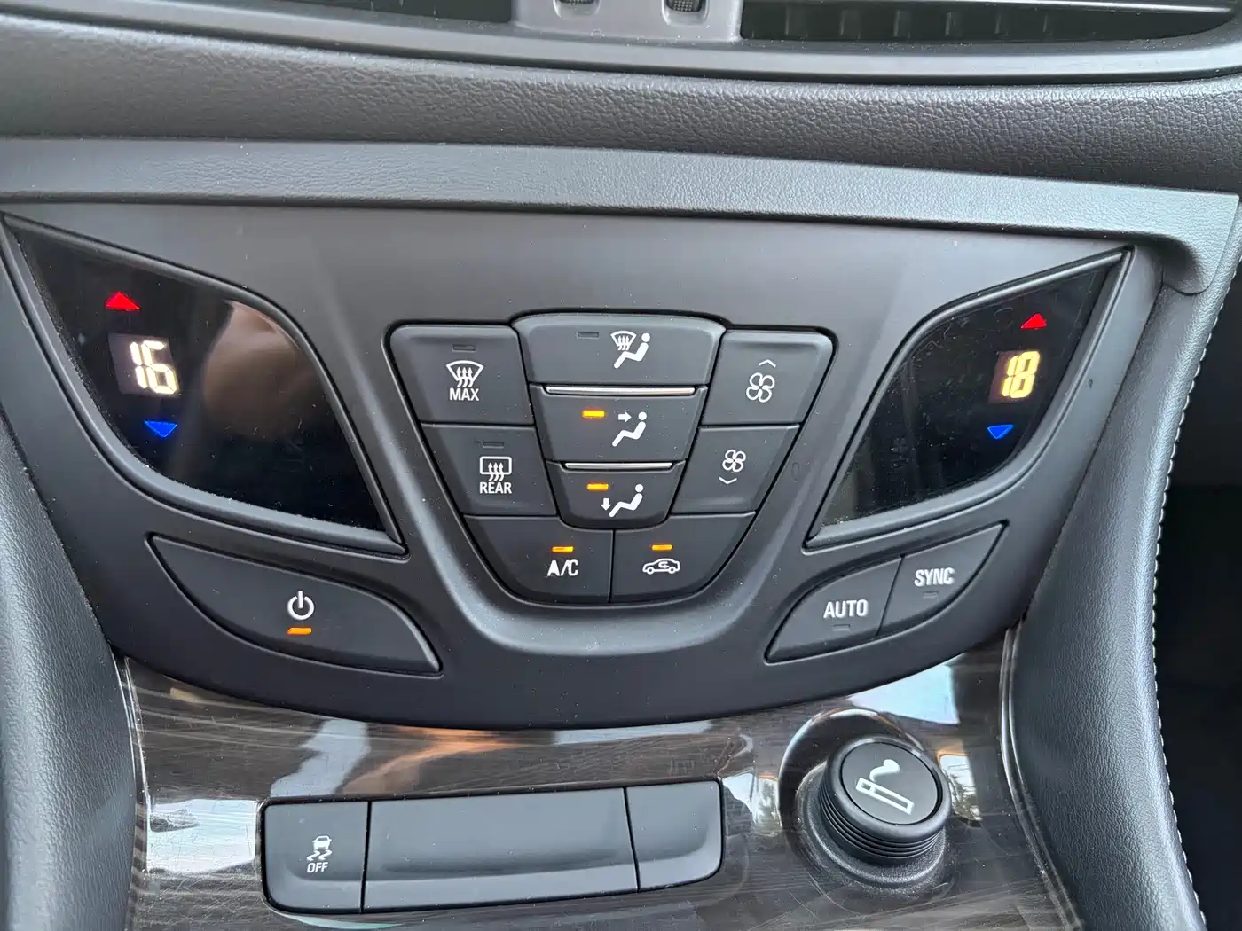 Buick Envision Plus 2020 20T FWD Leading фото 9