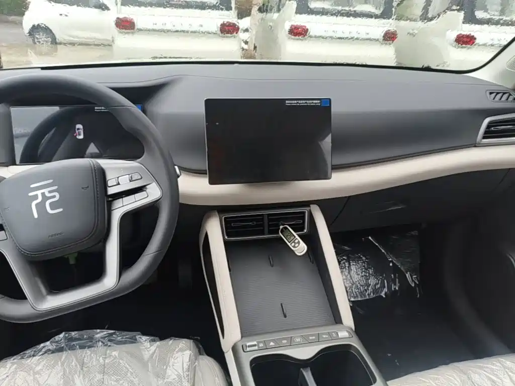 BYD Yuan UP 2026 2025 Model 301KM Navigator