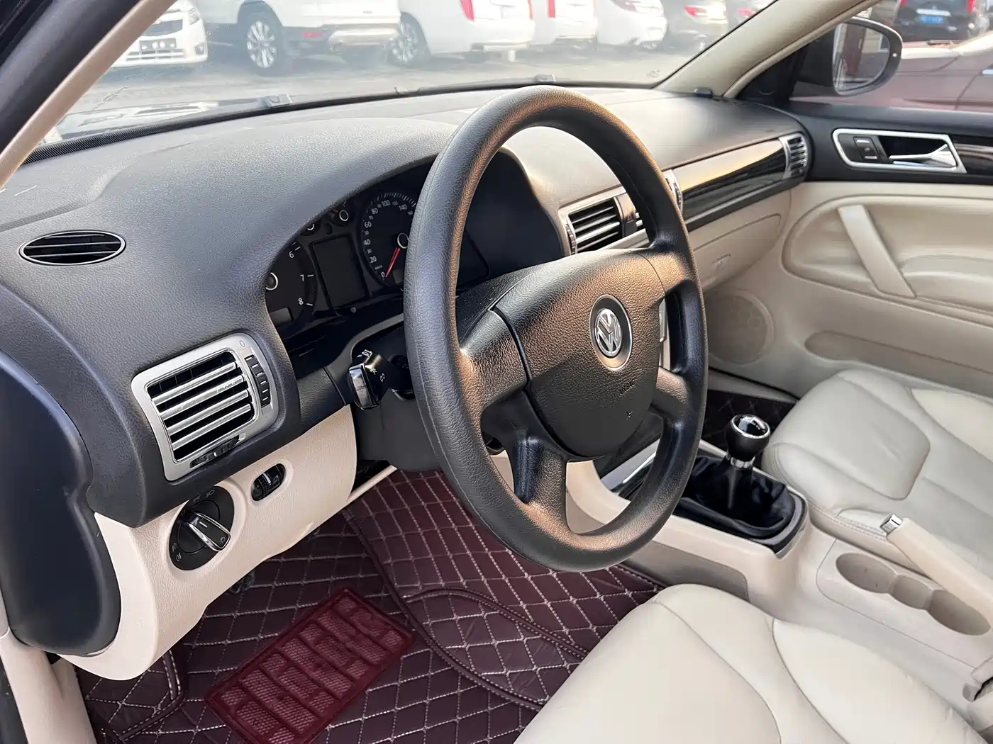 Volkswagen Passat Lingyu 2009 2.0L MFI Manual Premium фото 8
