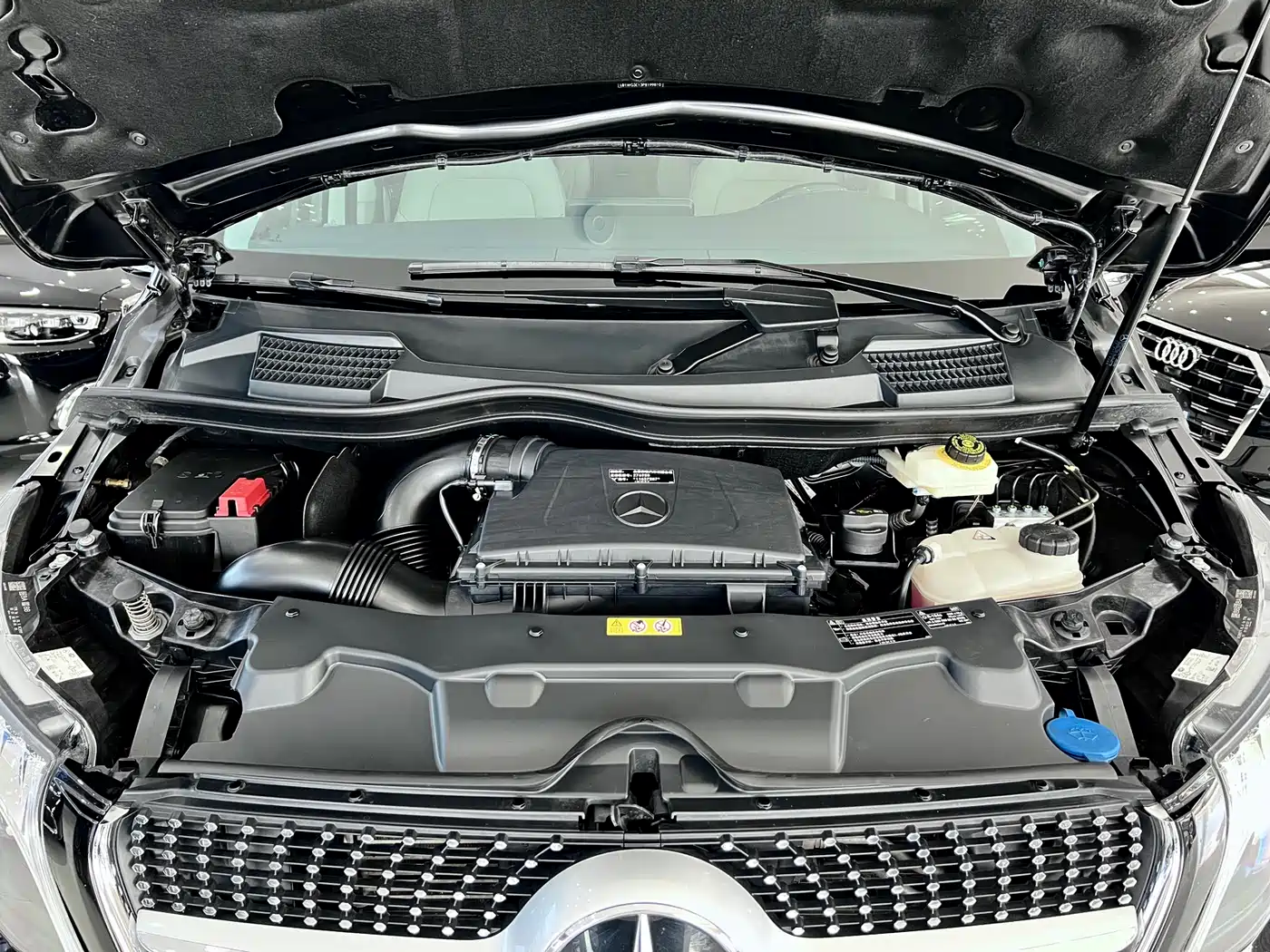 Mercedes-Benz V-Class 2022 V 260 L Long Wheelbase Luxury Edition фото 30