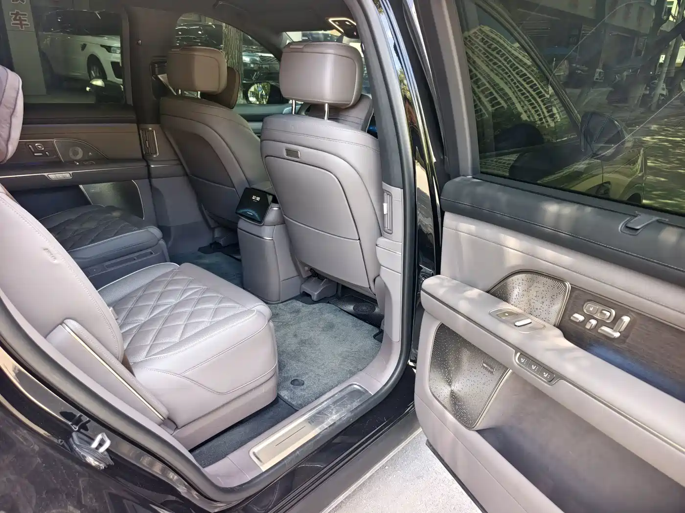 NIO ES8 2026 2025 Model 6-Seat Executive Luxury Edition