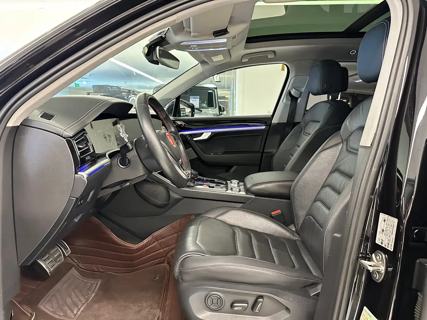 Volkswagen Touareg 2019 2.0TSI Sharp Wing Edition China VI фото 9