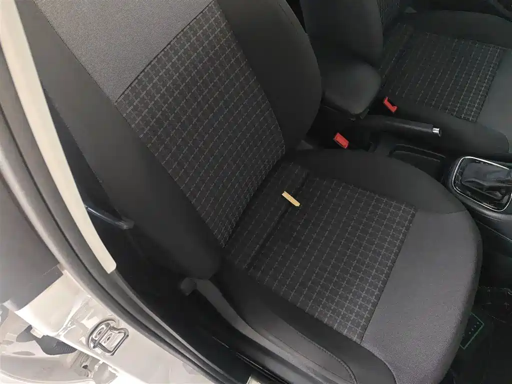 Volkswagen Polo 2016 1.6L Automatic Comfort фото 16