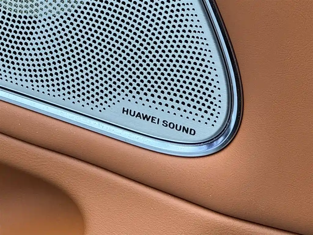 AITO Wenjie AITO M8 2025 Range Extender Max+ Edition 53.4kWh 5-seater фото 16