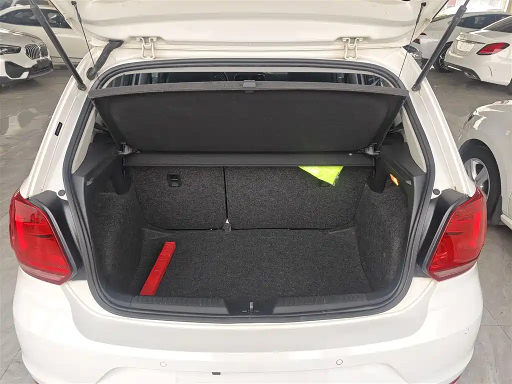 Volkswagen Polo 2016 1.6L Automatic Comfort фото 12